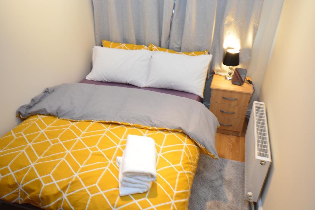 London Luxury 5 Bedroom House 2 Min Walk To The Tube Station Dagenham Exterior foto
